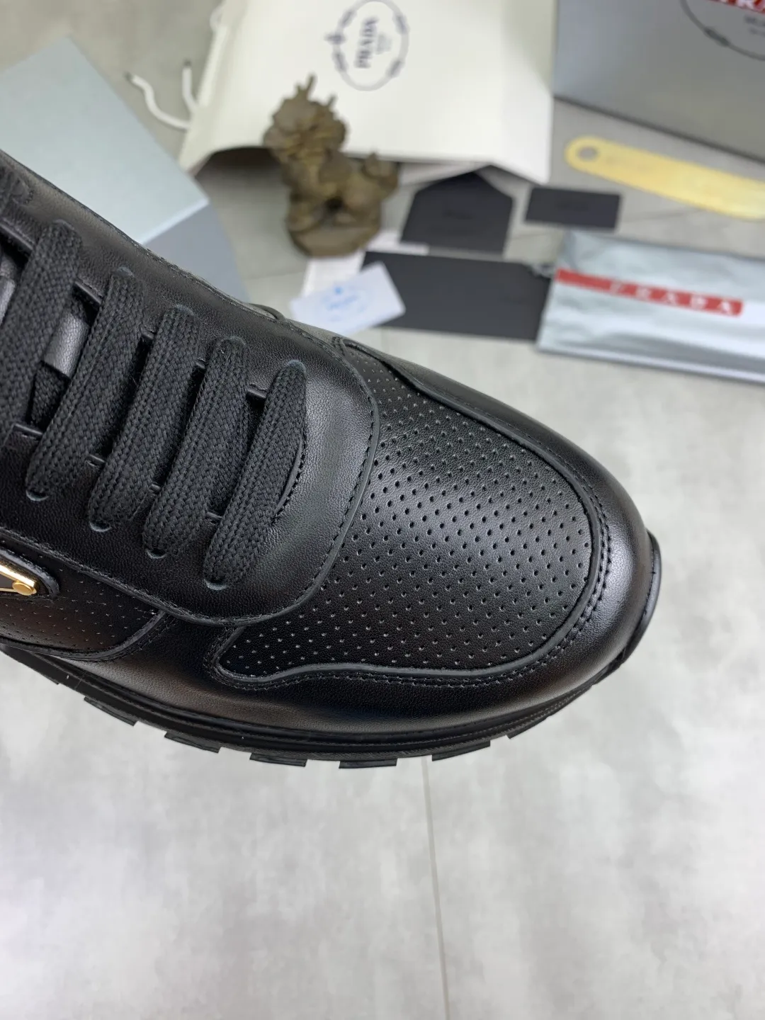 Men's shoes 💰P580💰 [New style] High version official website popular models are on the market, 🆘 Trendy brand (Prada) mainly promotes popular models, avant-garde and versatile fashion men's shoes private version mold opening, cowhide surface splicing 1:1.. Fashionable and simple, original imported cowhide lining cowhide feet; the atmosphere and personality are more fashionable, eye-catching and pursuing class. It will subvert the old idea and be a must-have for fashion trendsetters with you! Must keep it for yourself! Tall and comfortable, large and low, high-end quality workmanship. Size: 38-45; 5️⃣ colors available.